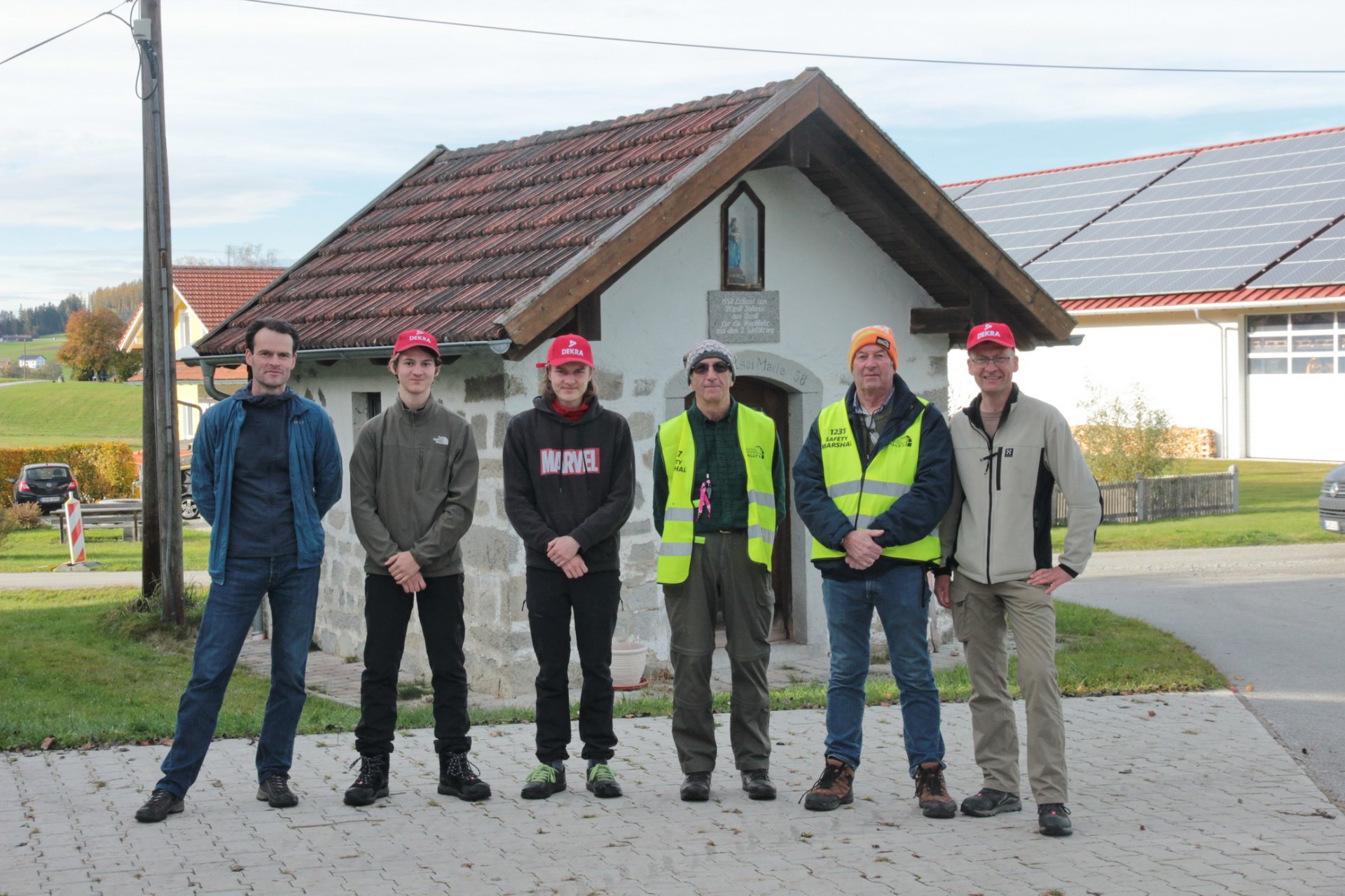 From R to L:- Martin Kandler (who took and let us have the photos) John McDonald, Ralph Jackson, Martin's two sons and a friend of his.